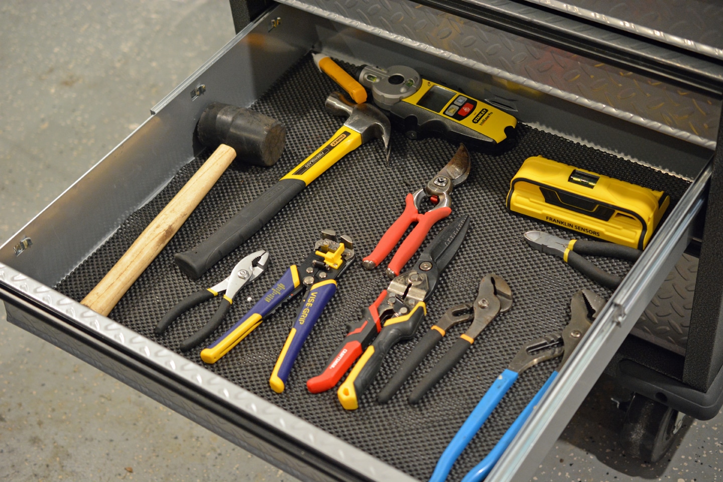 Middle drawer of the Gladiator GearDrawer