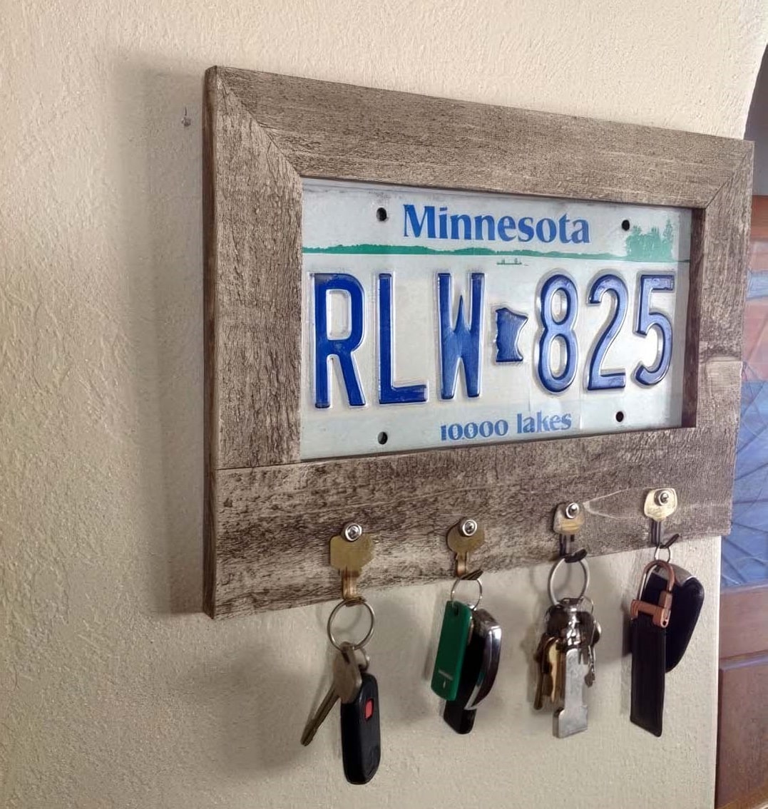 License plate key rack
