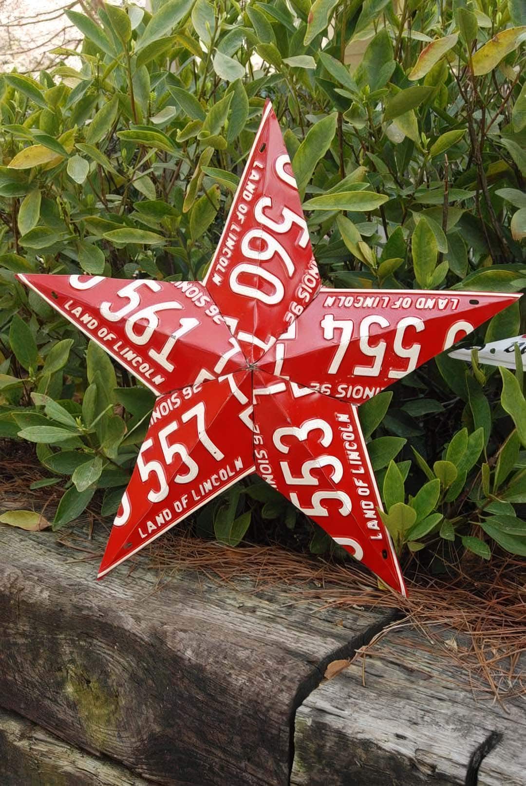 Lawn star ornament made from Illinois license plates